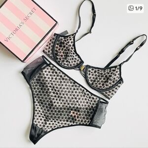 Victoria’s Secret Unlined Front-Clasp Bra